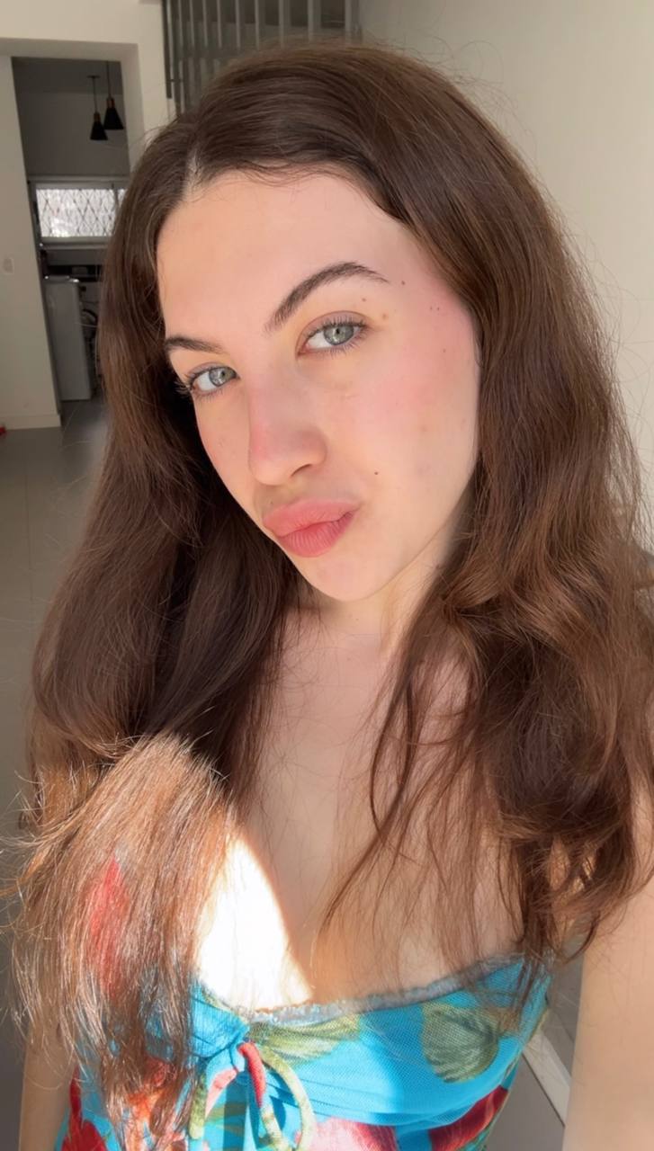 Nude girl Amber in Himeji