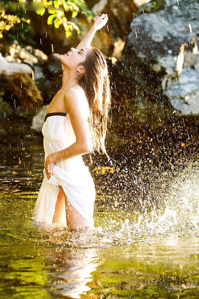 Marie Avgeropoulos in Himeji