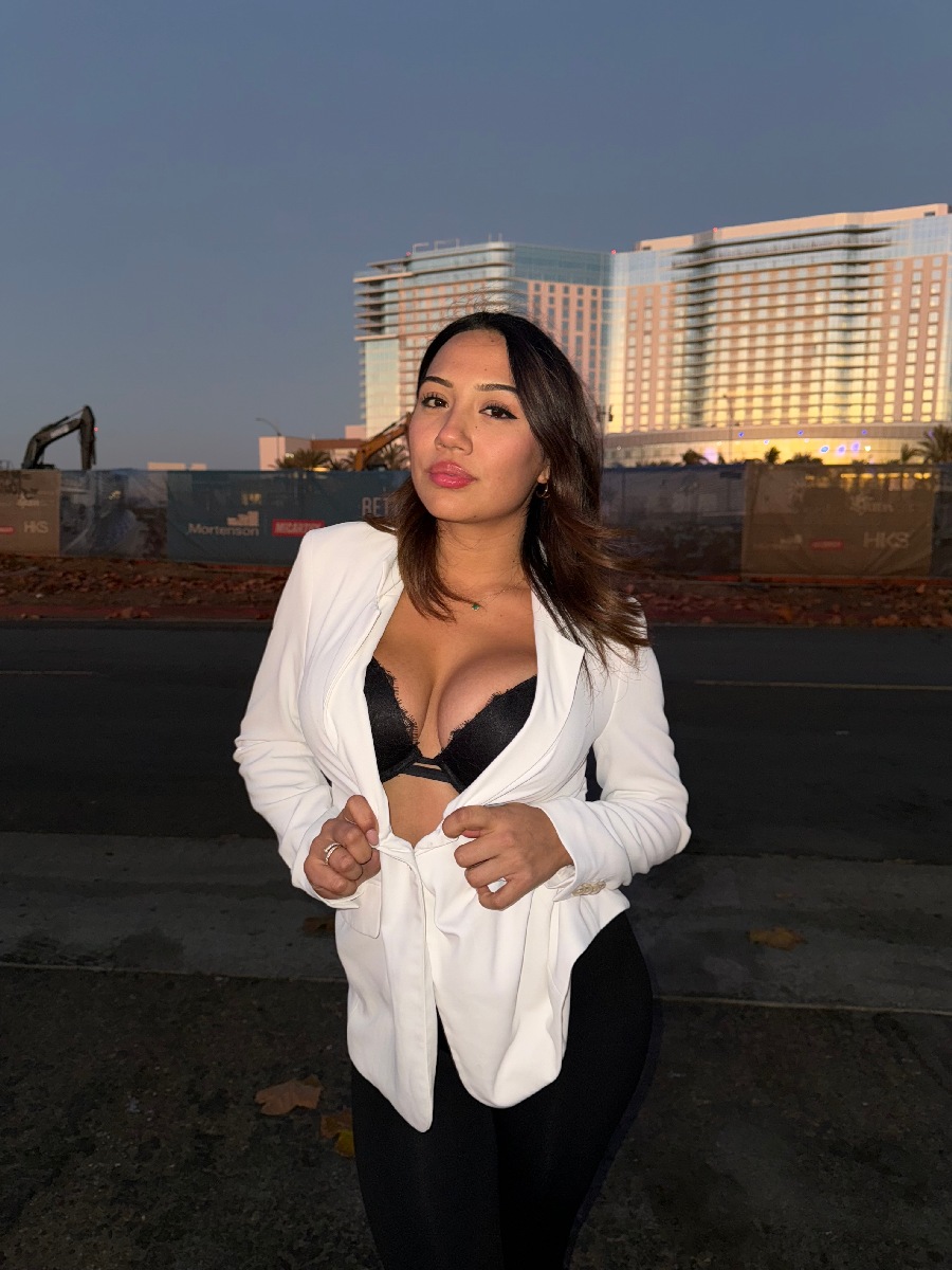 Take a pause and enjoy Ali Cruz — streaming from Himeji