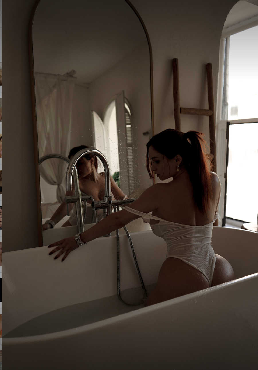 A playful frame from Miranda Faith nude — online in Himeji