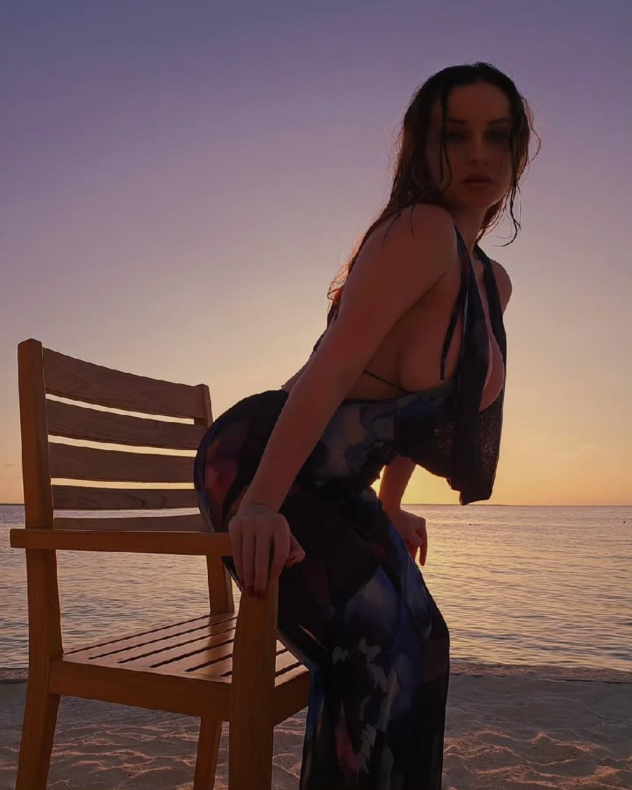 Sexy girl Miranda Faith nude in Himeji