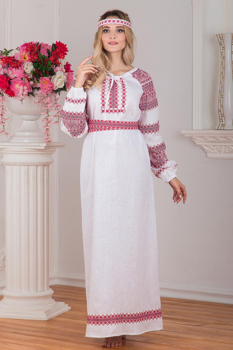 Women in Slavic costumes in Himeji