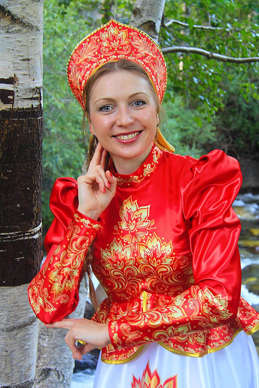 Women in Slavic costumes in Himeji
