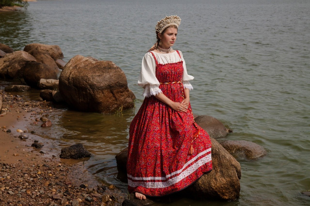 Women in Slavic costumes in Himeji