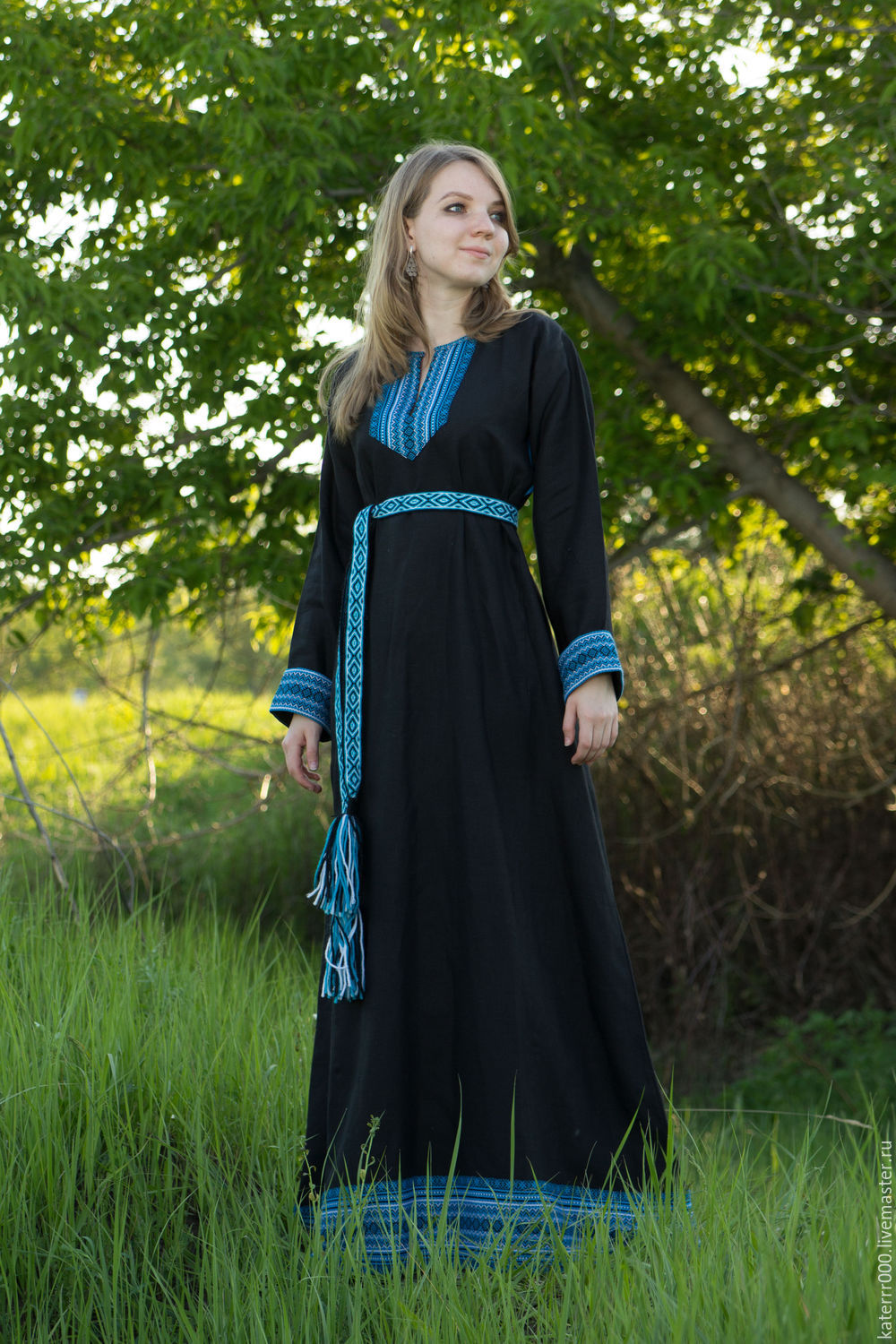 Women in Slavic costumes in Himeji